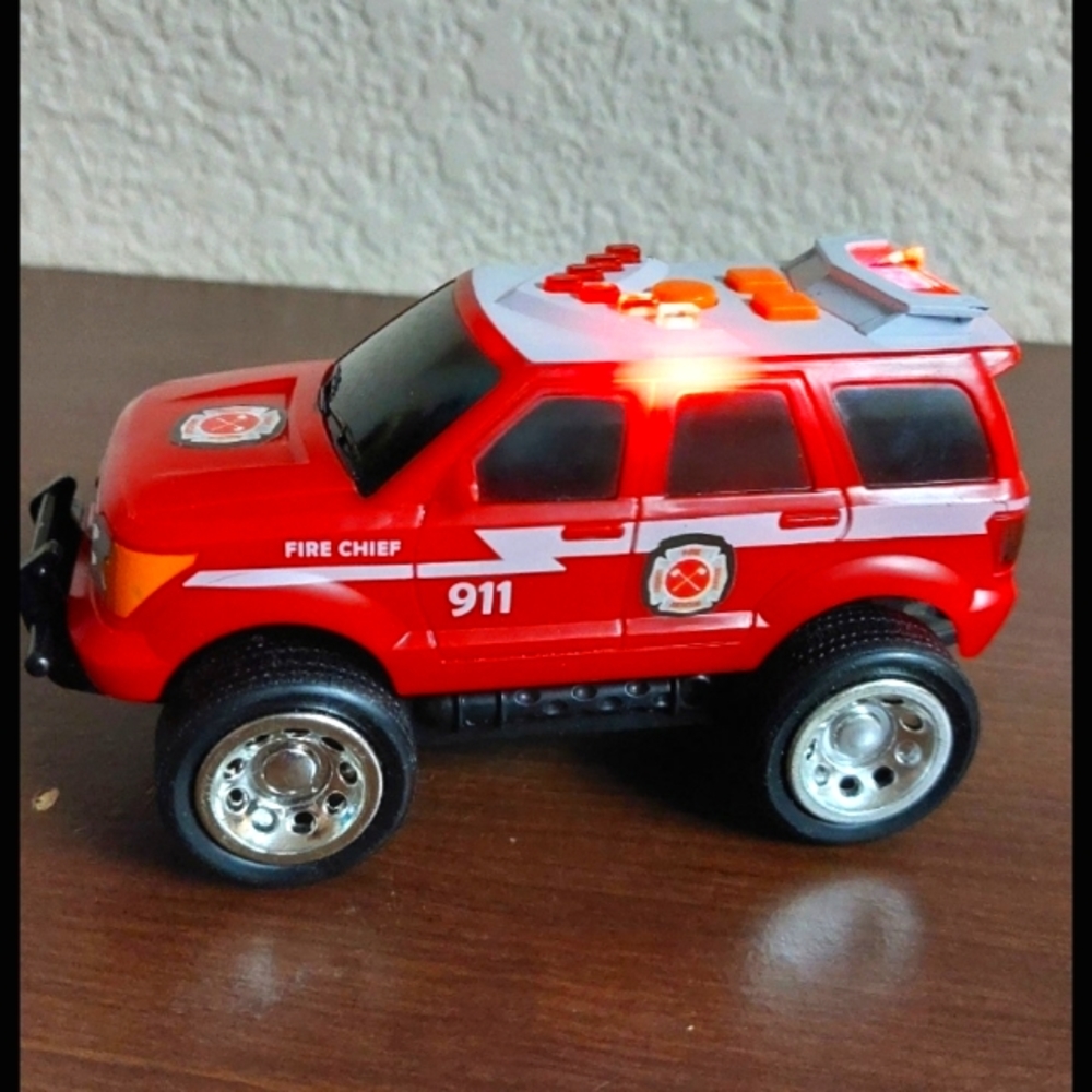 Lights and Sounds Fire Chief Maxx Action